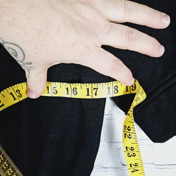 LULULEMON | Peplum Pullover short sleeve top - Picture 4 of 7